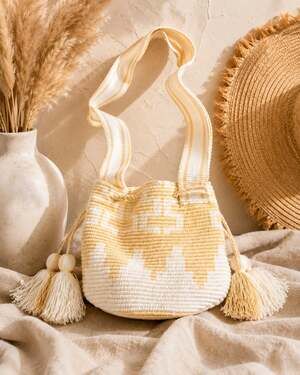 Handmade Wayuu Mochila Crochet Bucket Bag in Beige and White Geometric Pattern